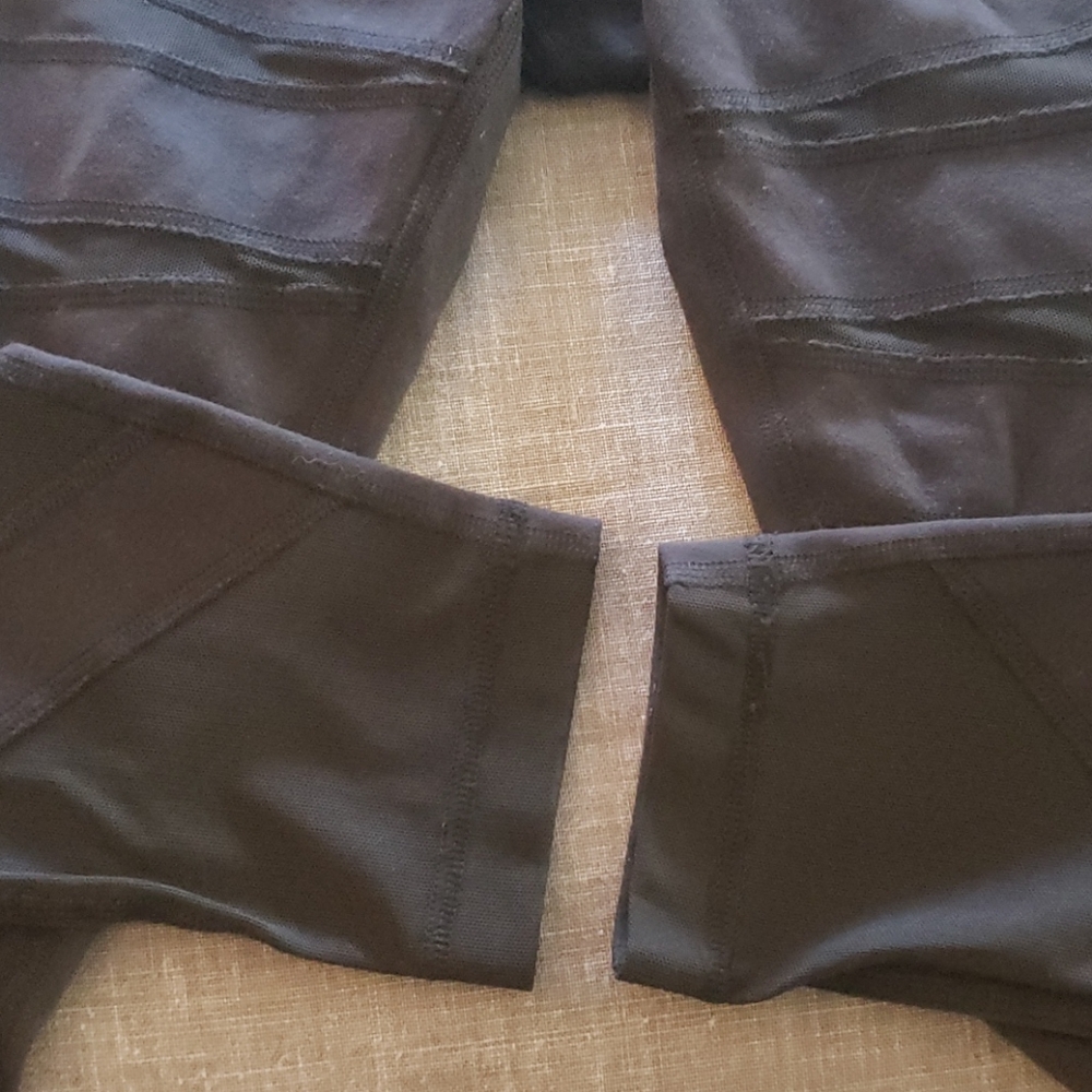 Lululemon Mesh Leggings - Picture 5 of 6